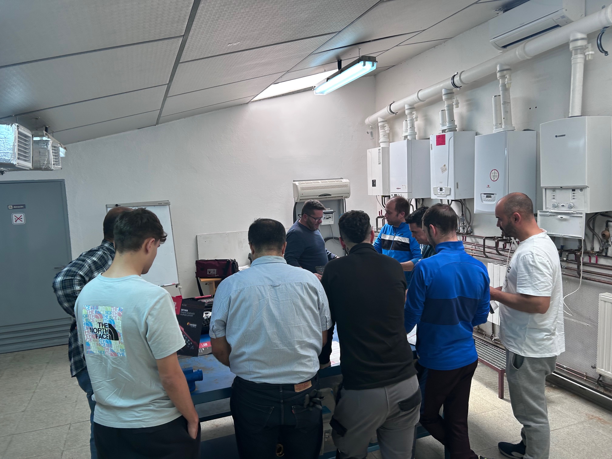 MRU 2 - Visita de MRU Ibérica al curso de Agentes de Puesta en Marcha de Gas de ASETIFE